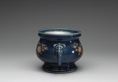 图片[2]-Incense burner with applied decoration of rocks and flowers and animal-shaped handles in cobalt blue glaze. Ming dynasty, Jiajing reign (1522-1566)-China Archive